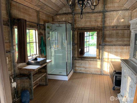 Salle de bains et panneaux de coffrage